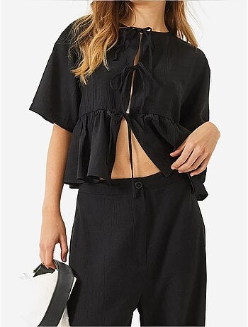 Ensemble deux pièces chemisier et pantalon à manches courtes avec détails noués de bianco lucci