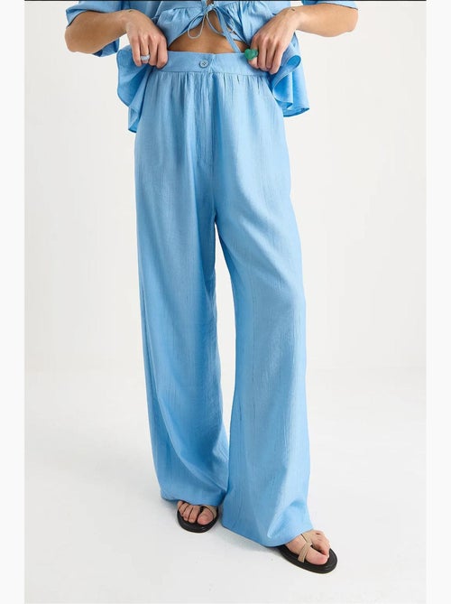 Ensemble deux pièces chemisier et pantalon à manches courtes avec détails noués lucci - Kiabi Ensemble deux pièces chemisier et pantalon à manches courtes avec détails noués lucci - Kiabi