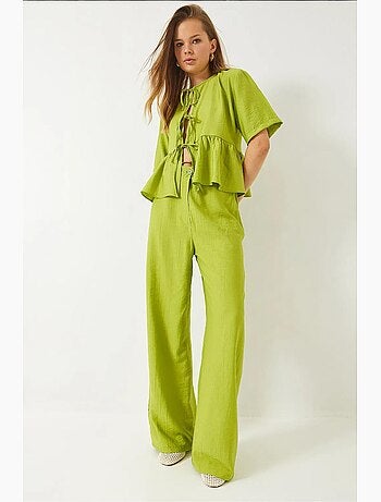 Ensemble deux pièces chemisier et pantalon à manches courtes avec détails noués lucci