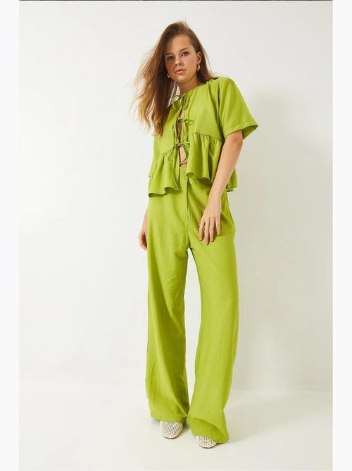 Ensemble deux pièces chemisier et pantalon à manches courtes avec détails noués lucci - Kiabi Ensemble deux pièces chemisier et pantalon à manches courtes avec détails noués lucci - Kiabi