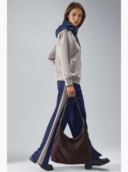 Ensemble deux pièces coordonné à capuche brodé, jambes larges et longues hiccup - Kiabi Ensemble deux pièces coordonné à capuche brodé, jambes larges et longues hiccup - Kiabi