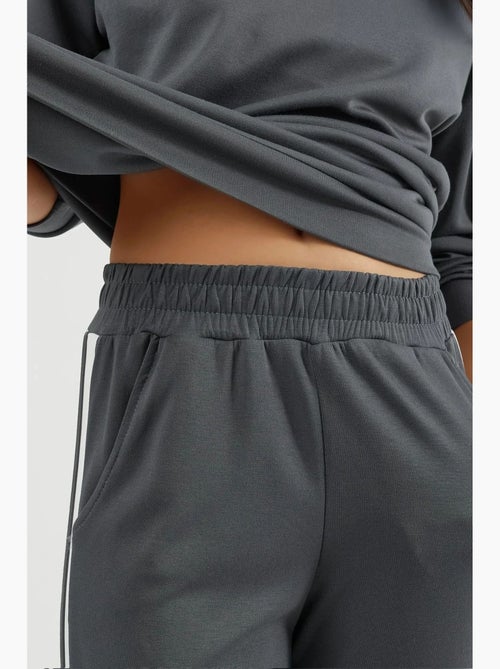 Ensemble deux pièces coordonné à col zippé et jambes larges hiccup - Kiabi Ensemble deux pièces coordonné à col zippé et jambes larges hiccup - Kiabi