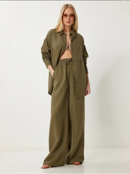 Ensemble deux pièces coordonné à taille haute, jambe large et col chemise istanbul - Kiabi Ensemble deux pièces coordonné à taille haute, jambe large et col chemise istanbul - Kiabi