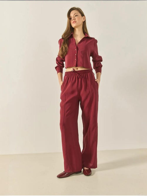 Ensemble deux pièces décontracté en modal avec chemise à col en v et pantalon ample bianco lucci - Kiabi Ensemble deux pièces décontracté en modal avec chemise à col en v et pantalon ample bianco lucci - Kiabi