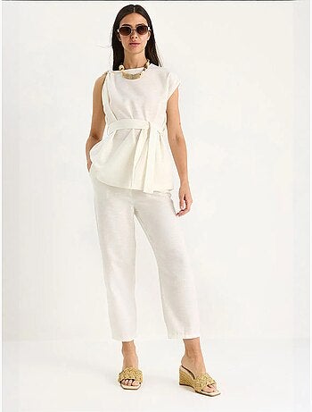 Ensemble deux pièces en lin avec ceinture et nœud aux épaules bianco lucci