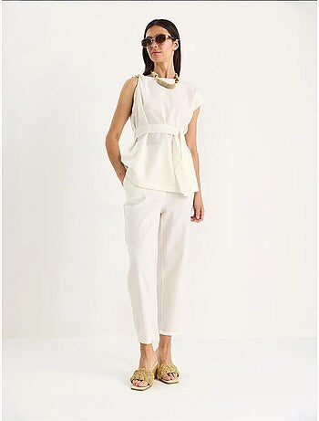 Ensemble deux pièces en lin avec ceinture et nœud aux épaules bianco lucci