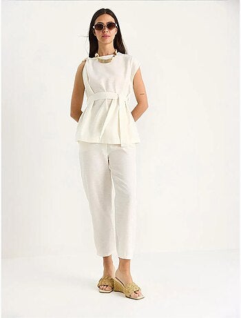 Ensemble deux pièces en lin avec ceinture et nœud aux épaules bianco lucci