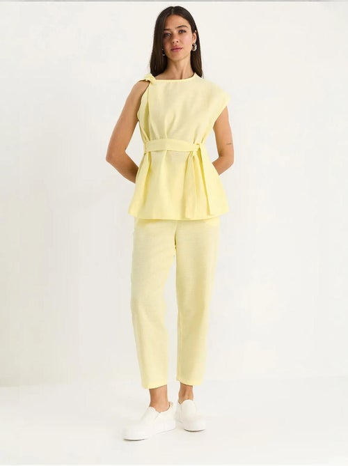 Ensemble deux pièces en lin avec ceinture et nœud aux épaules lucci - Kiabi Ensemble deux pièces en lin avec ceinture et nœud aux épaules lucci - Kiabi