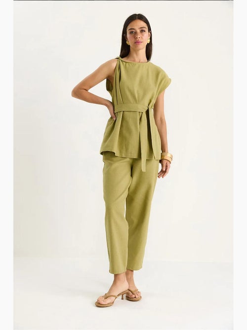 Ensemble deux pièces en lin avec ceinture et nœud aux épaules lucci - Kiabi Ensemble deux pièces en lin avec ceinture et nœud aux épaules lucci - Kiabi