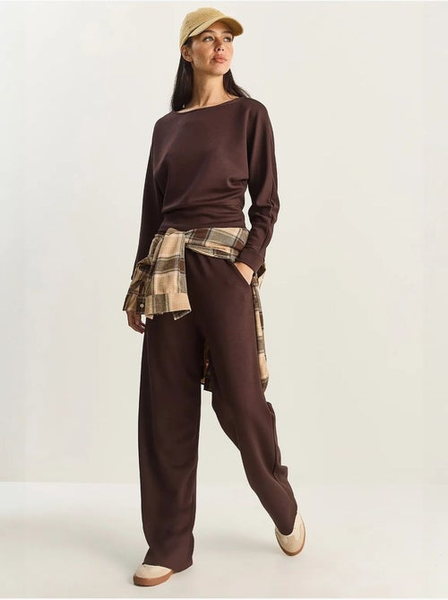 Ensemble deux pièces en maille à col asymétrique et taille haute lucci - Kiabi Ensemble deux pièces en maille à col asymétrique et taille haute lucci - Kiabi