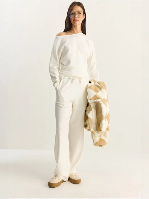 Ensemble deux pièces en maille à col asymétrique et taille haute lucci - Kiabi Ensemble deux pièces en maille à col asymétrique et taille haute lucci - Kiabi