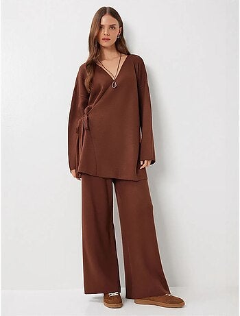 Ensemble deux pièces en maille à col v et détail cravate oversize istanbul