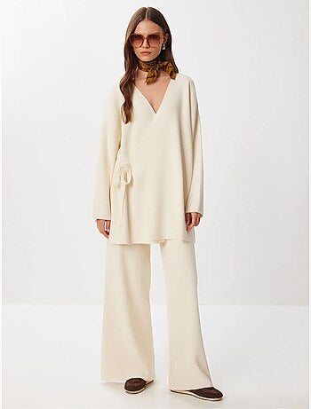 Ensemble deux pièces en maille à col v et détail cravate oversize istanbul
