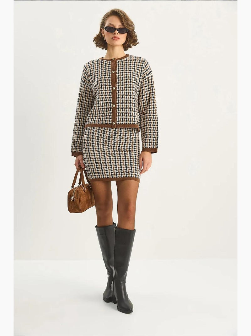 Ensemble deux pièces en maille color block, composé d'un cardigan et d'une jupe. Lucci Ivoire - Kiabi