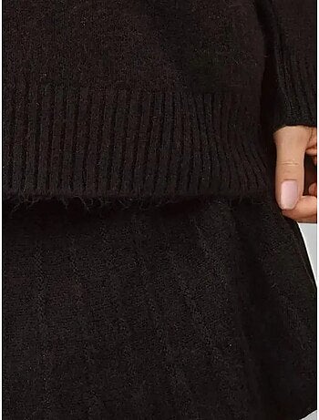 Ensemble deux pièces en tricot avec jupe et pull bdart
