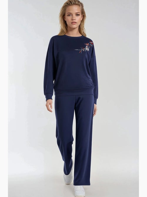Ensemble deux pièces long à col rond brodé et pantalon à jambes larges hiccup - Kiabi Ensemble deux pièces long à col rond brodé et pantalon à jambes larges hiccup - Kiabi