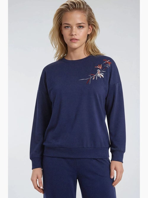 Ensemble deux pièces long à col rond brodé et pantalon à jambes larges hiccup - Kiabi Ensemble deux pièces long à col rond brodé et pantalon à jambes larges hiccup - Kiabi