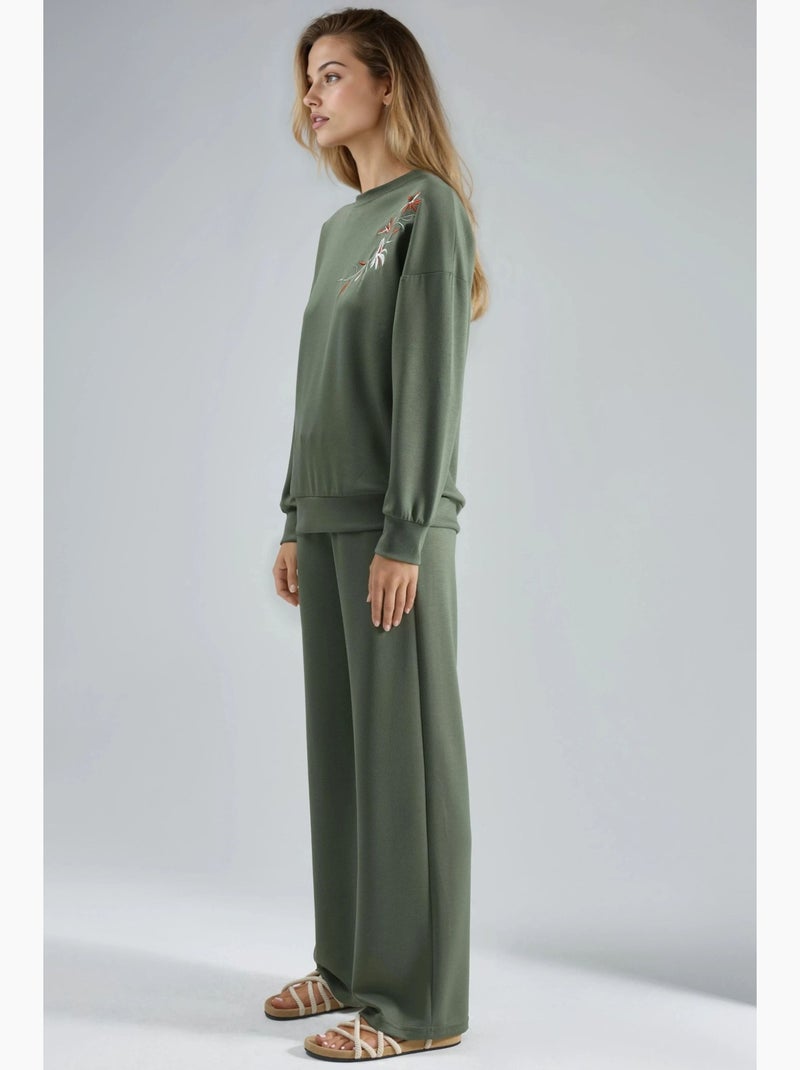 Ensemble deux pièces long à col rond brodé et pantalon à jambes larges hiccup Kaki - Kiabi