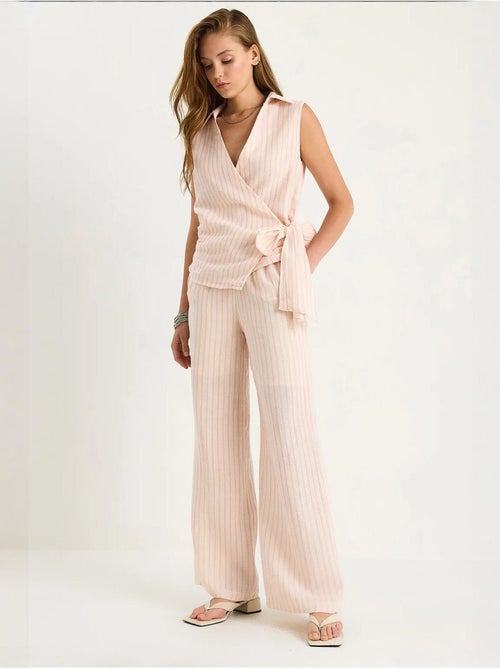 Ensemble deux pièces rayé, col en v, taille haute, boutonné, jambe large lucci - Kiabi Ensemble deux pièces rayé, col en v, taille haute, boutonné, jambe large lucci - Kiabi
