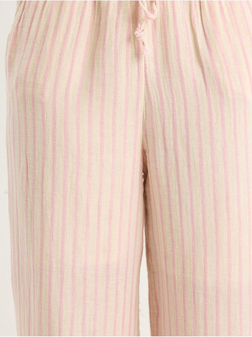 Ensemble deux pièces rayé, col en v, taille haute, boutonné, jambe large lucci - Kiabi Ensemble deux pièces rayé, col en v, taille haute, boutonné, jambe large lucci - Kiabi