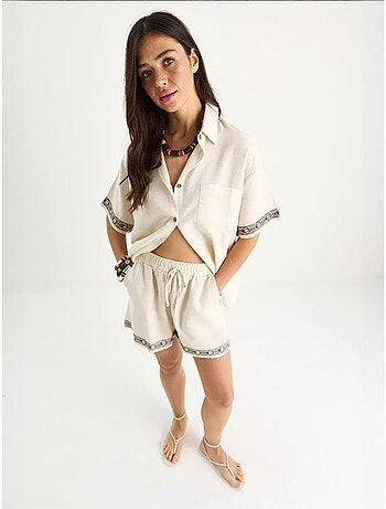 Ensemble deux pièces short et chemise en lin brodés à poches bianco lucci