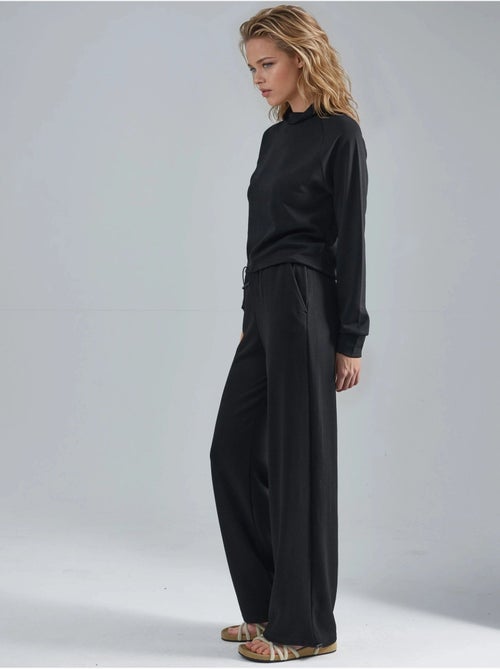 Ensemble deux pièces taille haute à col roulé et jambes larges hiccup - Kiabi Ensemble deux pièces taille haute à col roulé et jambes larges hiccup - Kiabi