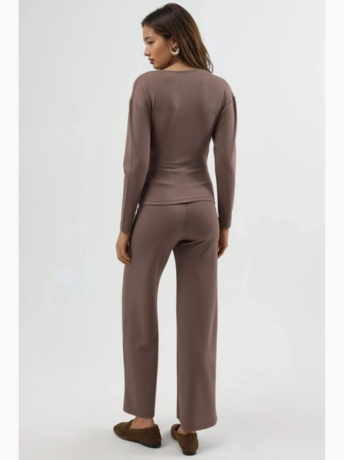 Ensemble deux pièces taille haute jambes larges avec chemisier croisé hiccup - Kiabi Ensemble deux pièces taille haute jambes larges avec chemisier croisé hiccup - Kiabi