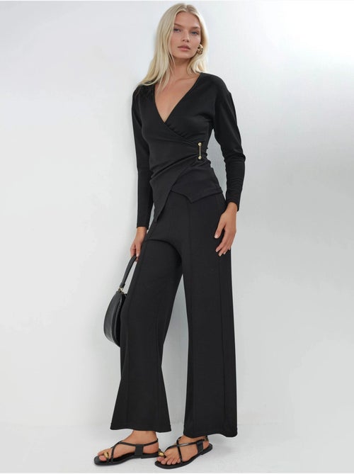Ensemble deux pièces taille haute jambes larges avec chemisier croisé hiccup - Kiabi Ensemble deux pièces taille haute jambes larges avec chemisier croisé hiccup - Kiabi