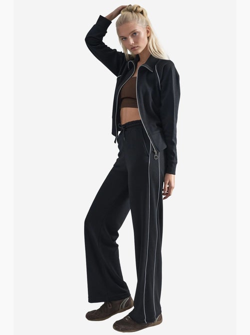 Ensemble deux pièces taille haute jambes larges avec col zippé hiccup - Kiabi Ensemble deux pièces taille haute jambes larges avec col zippé hiccup - Kiabi