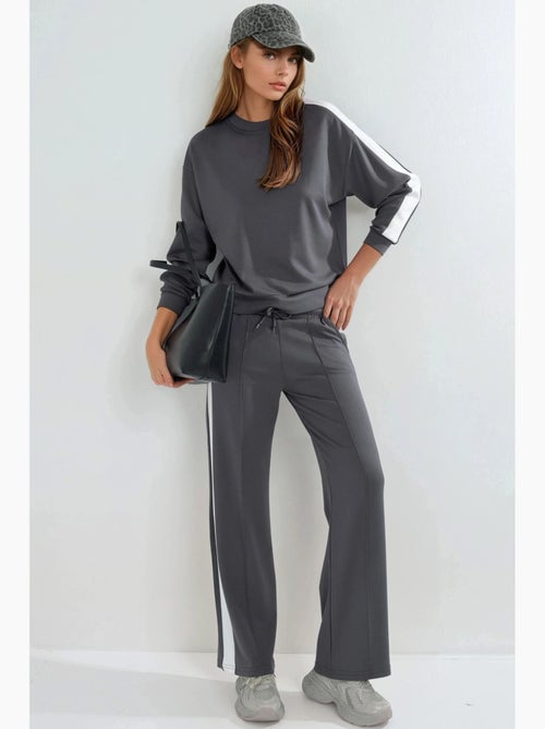 Ensemble deux pièces taille haute jambes larges col rond hiccup - Kiabi Ensemble deux pièces taille haute jambes larges col rond hiccup - Kiabi