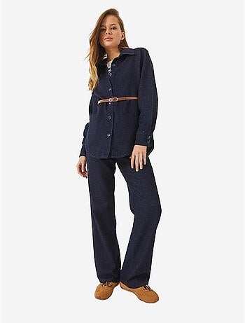 Ensemble en jean avec chemise ceinturée à épaulettes et pantalon palazzo bianco lucci