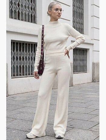 Ensemble en maille pull crop à demi-col roulé et pantalon hiccup