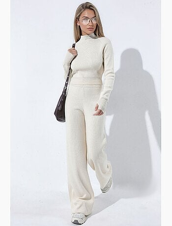 Ensemble en maille pull crop à demi-col roulé et pantalon hiccup