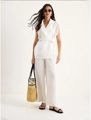 Ensemble gilet ceinturé bianco avec pantalon palazzo à poches et modal lucci