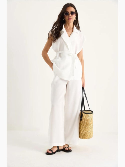 Ensemble gilet ceinturé bianco avec pantalon palazzo à poches et modal lucci - Kiabi Ensemble gilet ceinturé bianco avec pantalon palazzo à poches et modal lucci - Kiabi