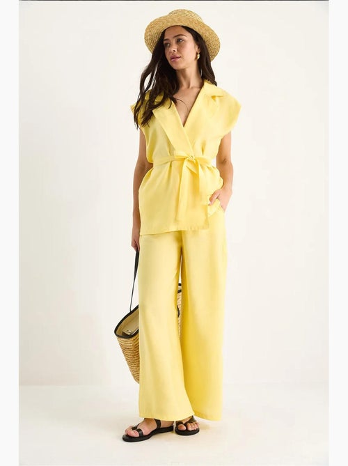 Ensemble gilet ceinturé bianco avec pantalon palazzo à poches et modal lucci - Kiabi Ensemble gilet ceinturé bianco avec pantalon palazzo à poches et modal lucci - Kiabi