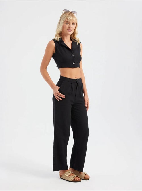 Ensemble gilet court à col en V et pantalon droit plissé - Kiabi Ensemble gilet court à col en V et pantalon droit plissé - Kiabi