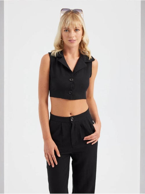 Ensemble gilet court à col en V et pantalon droit plissé - Kiabi Ensemble gilet court à col en V et pantalon droit plissé - Kiabi