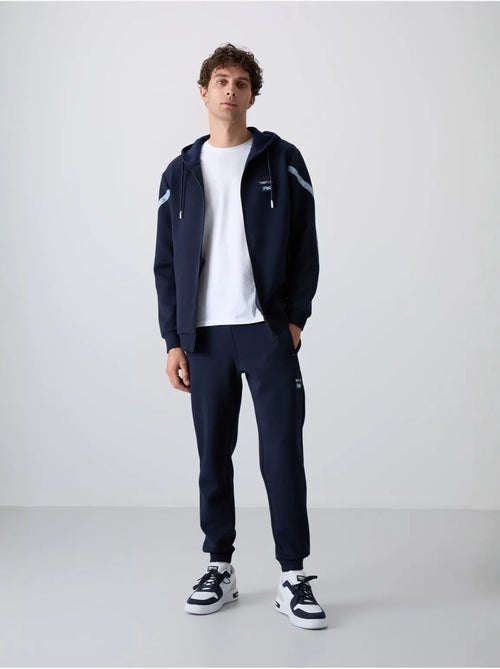 Ensemble homme sweat à capuche et pantalon tommy - Kiabi Ensemble homme sweat à capuche et pantalon tommy - Kiabi
