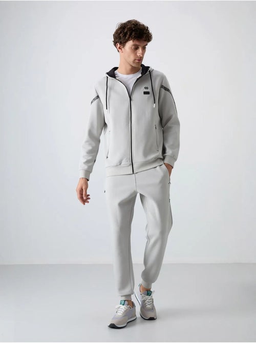 Ensemble homme sweat à capuche et pantalon tommy - Kiabi Ensemble homme sweat à capuche et pantalon tommy - Kiabi