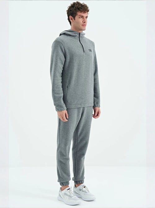 Ensemble homme sweat à capuche et pantalon tommy - Kiabi Ensemble homme sweat à capuche et pantalon tommy - Kiabi