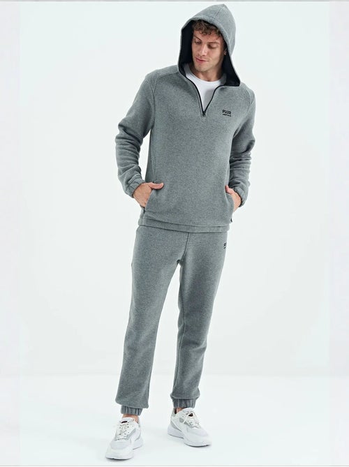 Ensemble homme sweat à capuche et pantalon tommy - Kiabi Ensemble homme sweat à capuche et pantalon tommy - Kiabi