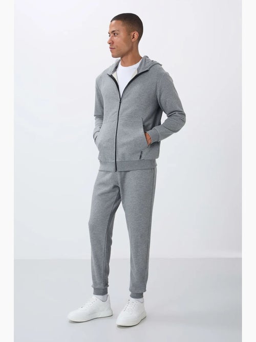 Ensemble homme sweat à capuche et pantalon tommy - Kiabi Ensemble homme sweat à capuche et pantalon tommy - Kiabi