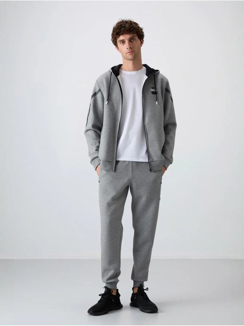 Ensemble homme sweat à capuche et pantalon tommy - Kiabi Ensemble homme sweat à capuche et pantalon tommy - Kiabi