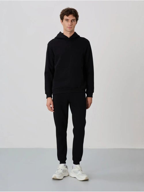 Ensemble homme sweat à capuche et pantalon tommy - Kiabi Ensemble homme sweat à capuche et pantalon tommy - Kiabi