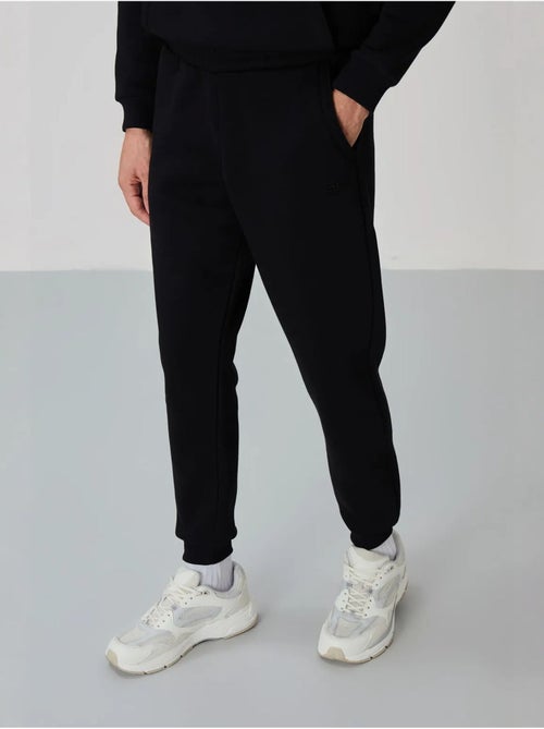 Ensemble homme sweat à capuche et pantalon tommy - Kiabi Ensemble homme sweat à capuche et pantalon tommy - Kiabi