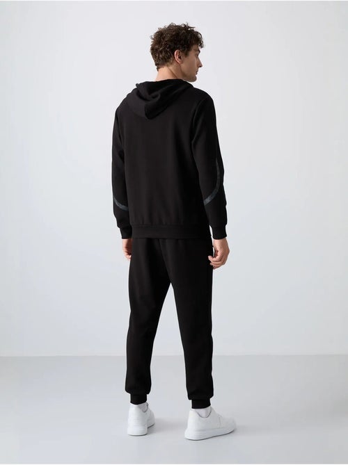 Ensemble homme sweat à capuche et pantalon tommy - Kiabi Ensemble homme sweat à capuche et pantalon tommy - Kiabi