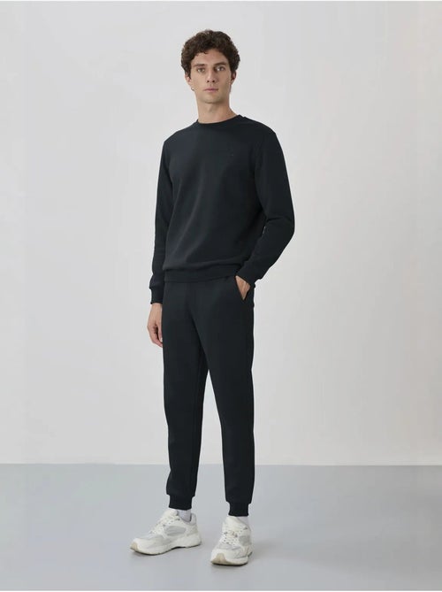 Ensemble homme sweat et pantalon à col rond manches longues tommy - Kiabi Ensemble homme sweat et pantalon à col rond manches longues tommy - Kiabi
