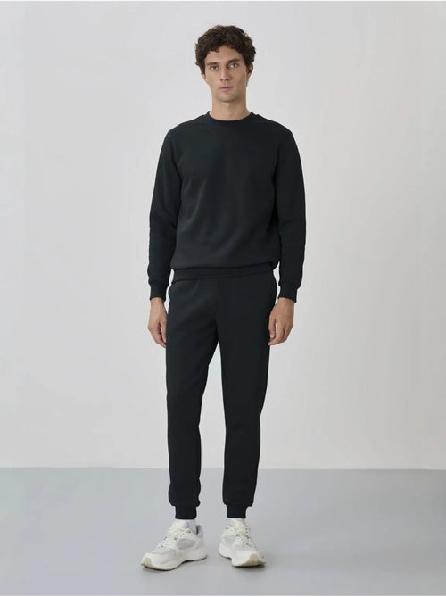 Ensemble homme sweat et pantalon à col rond manches longues tommy - Kiabi Ensemble homme sweat et pantalon à col rond manches longues tommy - Kiabi