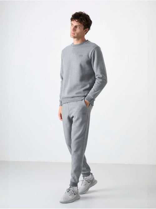Ensemble homme sweat et pantalon à col rond manches longues tommy - Kiabi Ensemble homme sweat et pantalon à col rond manches longues tommy - Kiabi